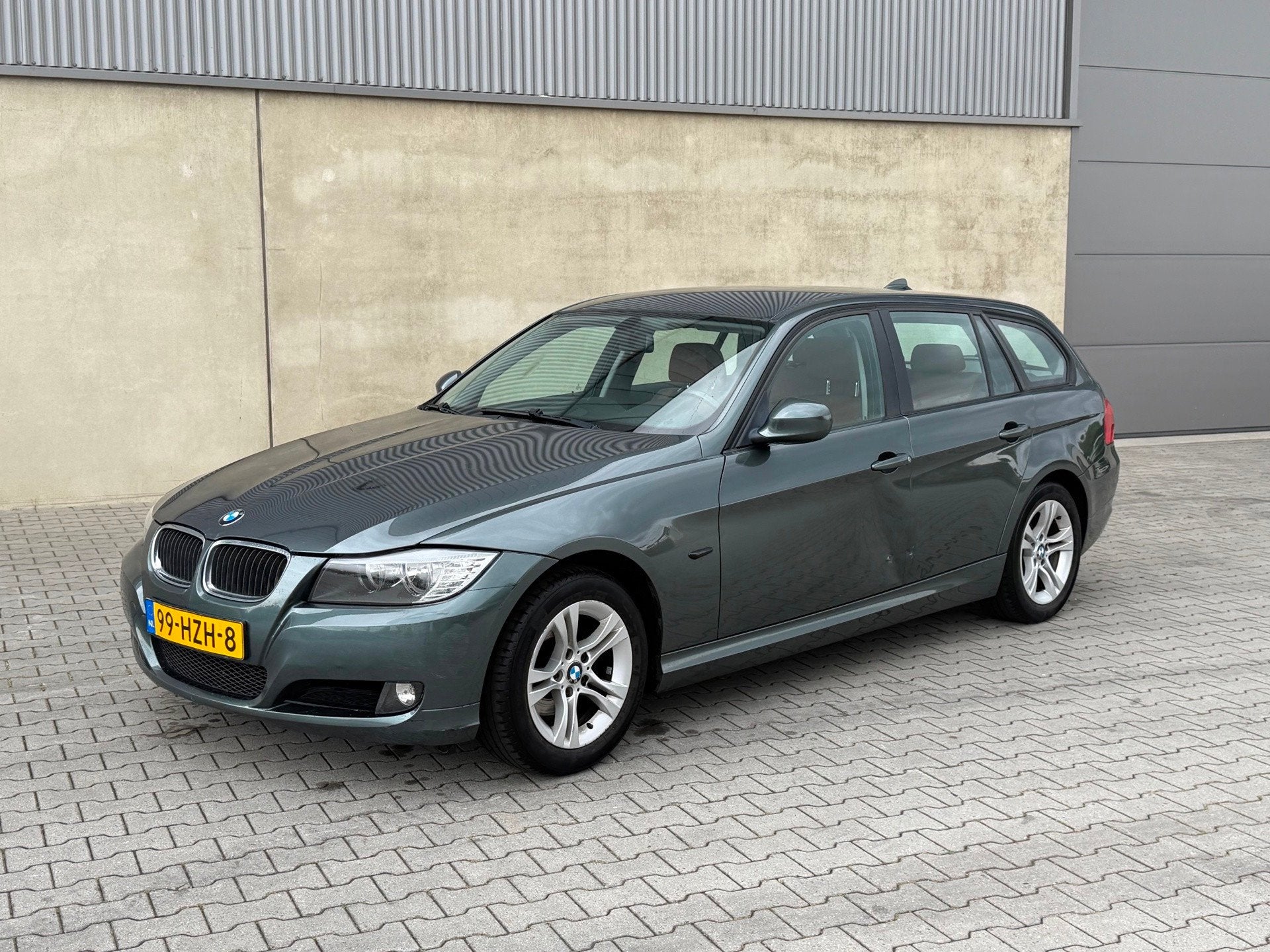 BMW 3-serie Touring 318i Business Line LEDER+GROOT NAVIGATIE, Achterwielaandrijving, Handgeschakeld, 1405 kg, Onderhoudsboekje