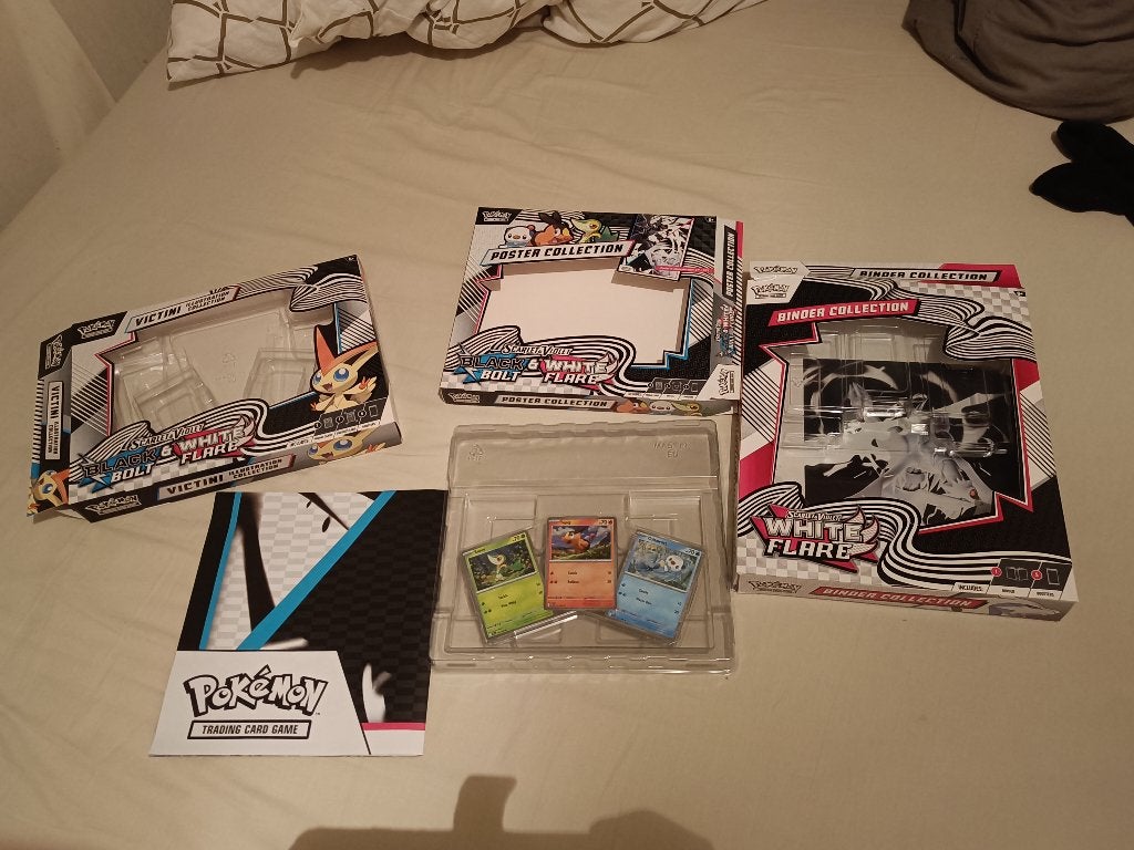 Pokemon displays/empty boxes/tins & black& white card set, Ophalen, Nieuw, Overige typen