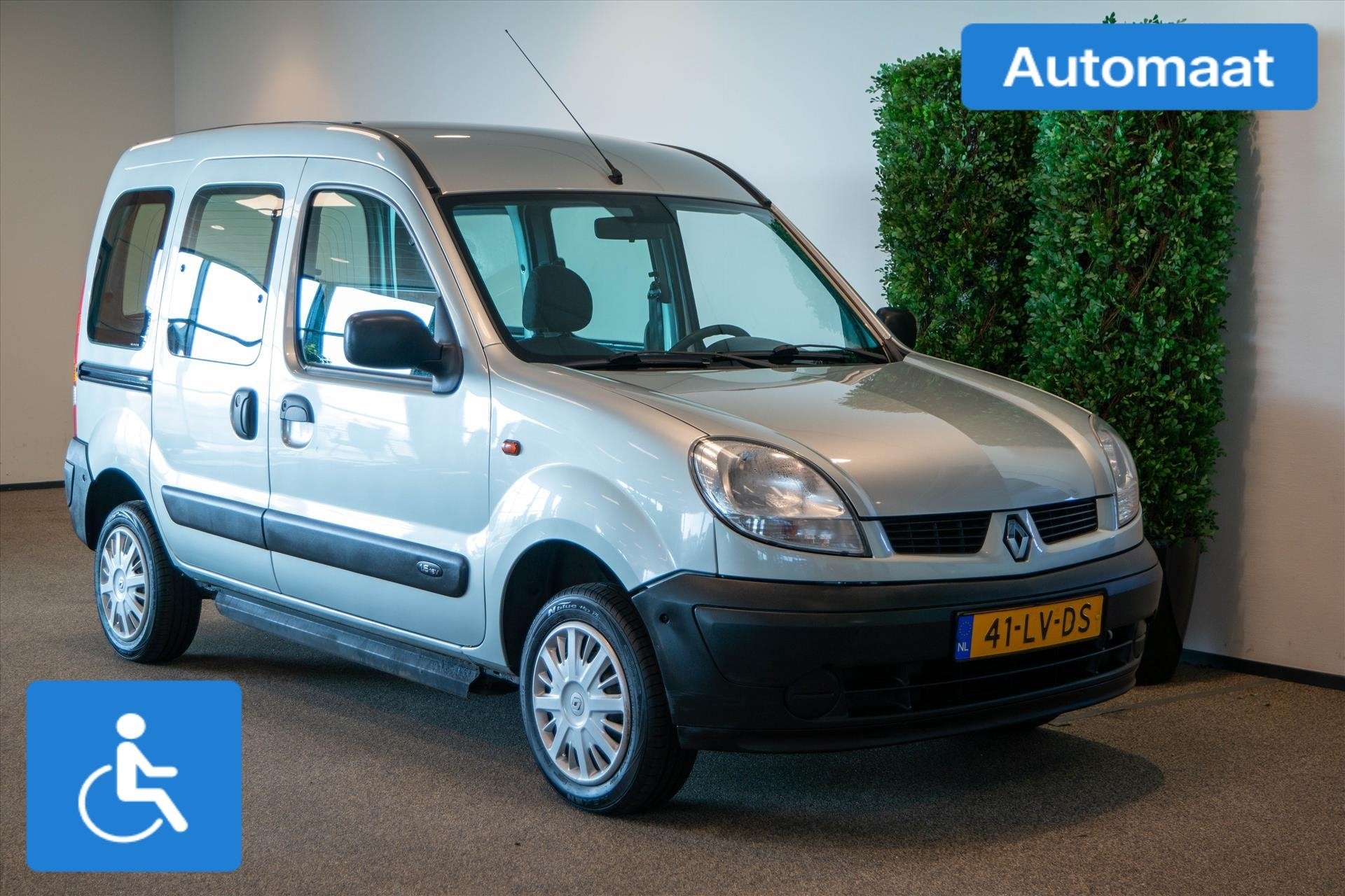 Renault Kangoo Rolstoelauto Automaat - Rolstoel voorin / SBS, Auto's, 12 maanden, Stof, Gebruikt, Zwart