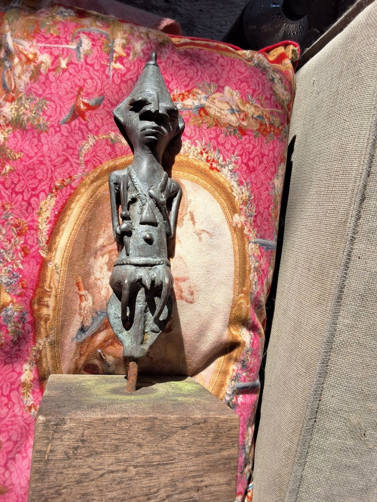 Afrika Brons staf beeld op houten sokkel ogboni edan yoruba, Bruin, Afrika, Ophalen of Verzenden, Handgemaakt