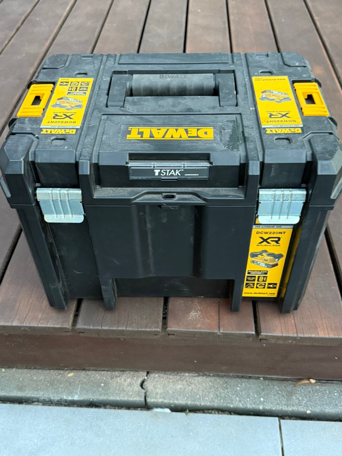 Foto 3 van Dewalt bandschuurmachine DCW220