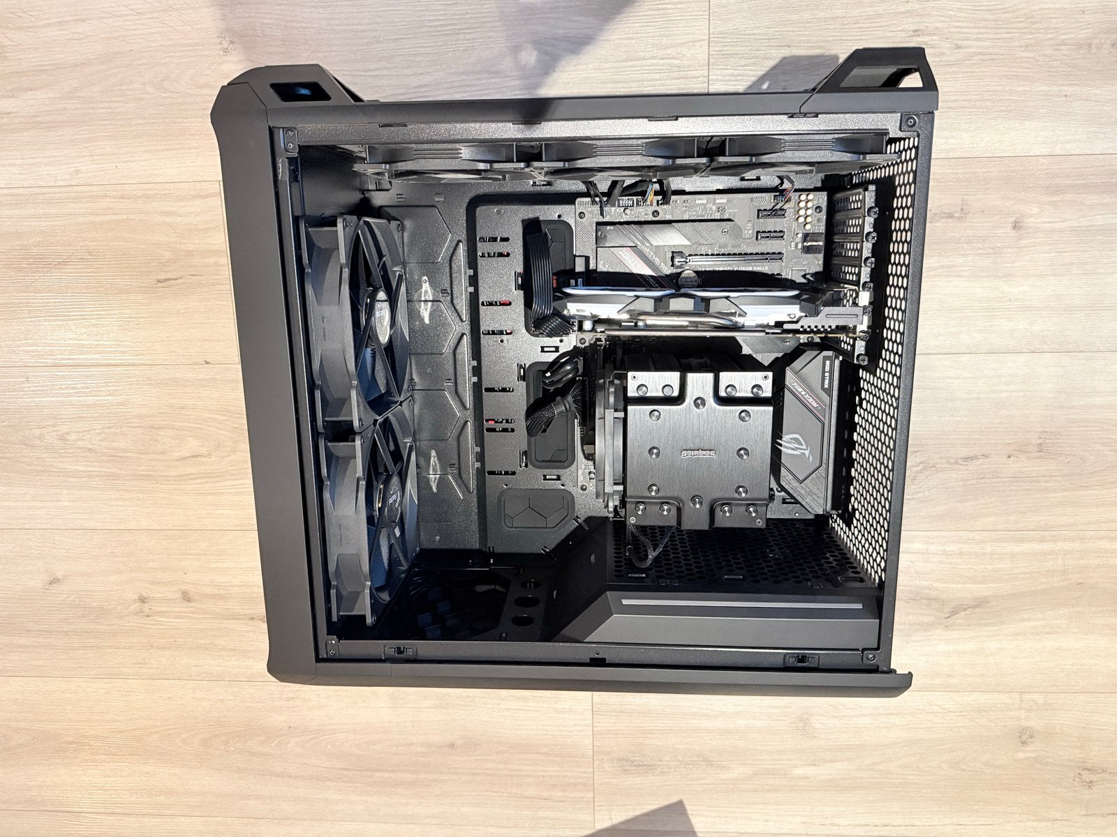 Foto 5 van Gaming PC- AMD Ryzen 9 3900X, RTX 1080 Ti, 32GB RAM