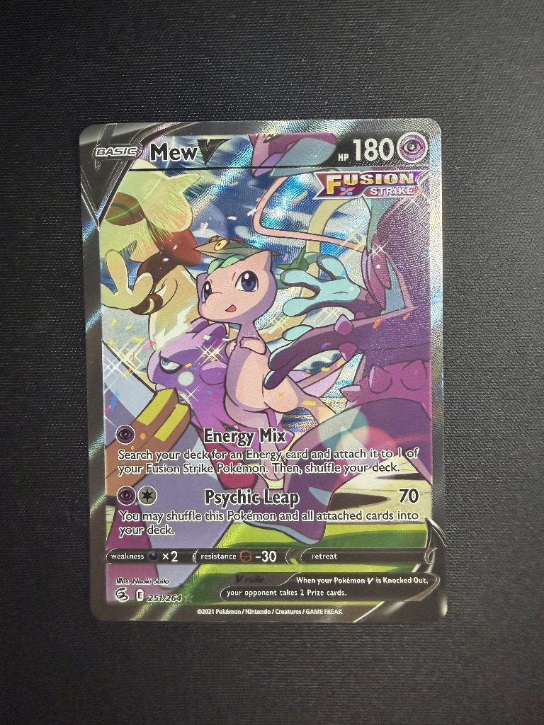 Mew V FST 251/264, Hobby en Vrije tijd, Verzamelkaartspellen | Pokémon, Ophalen of Verzenden, Nieuw, Losse kaart