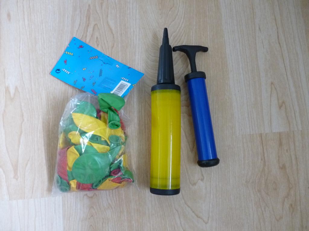 ballonen diverse kleuren luchtpomp geel blauw, Hobby en Vrije tijd, Feestartikelen, Ophalen of Verzenden, Nieuw, Versiering, Overige