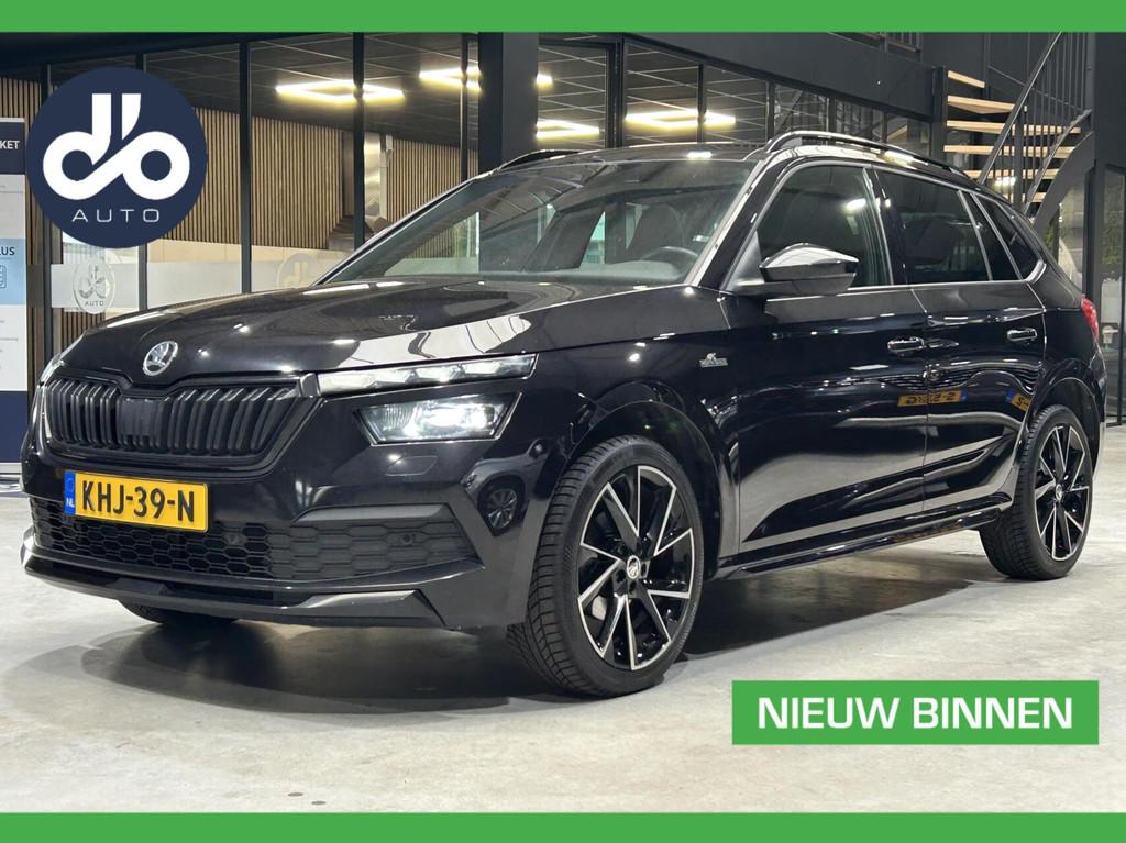 Skoda Kamiq 1.0 TSI 110pk DSG AUTOM. Monte Carlo GLAZEN DAK, Auto's, Stof, Gebruikt, Zwart, 1156 kg