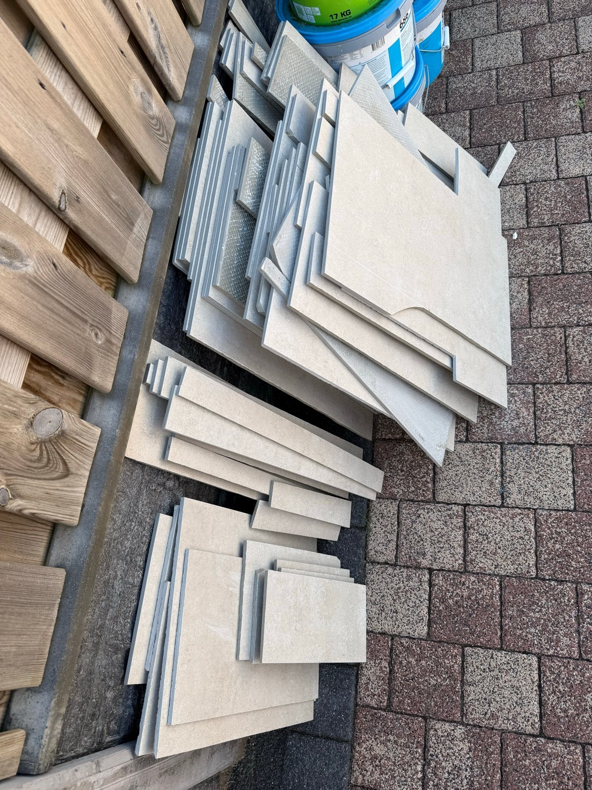 GRATIS !! Stone beige matte tegels voor badkamer/toilet etc., Ophalen, 40 tot 60 cm, Keramiek, Nieuw