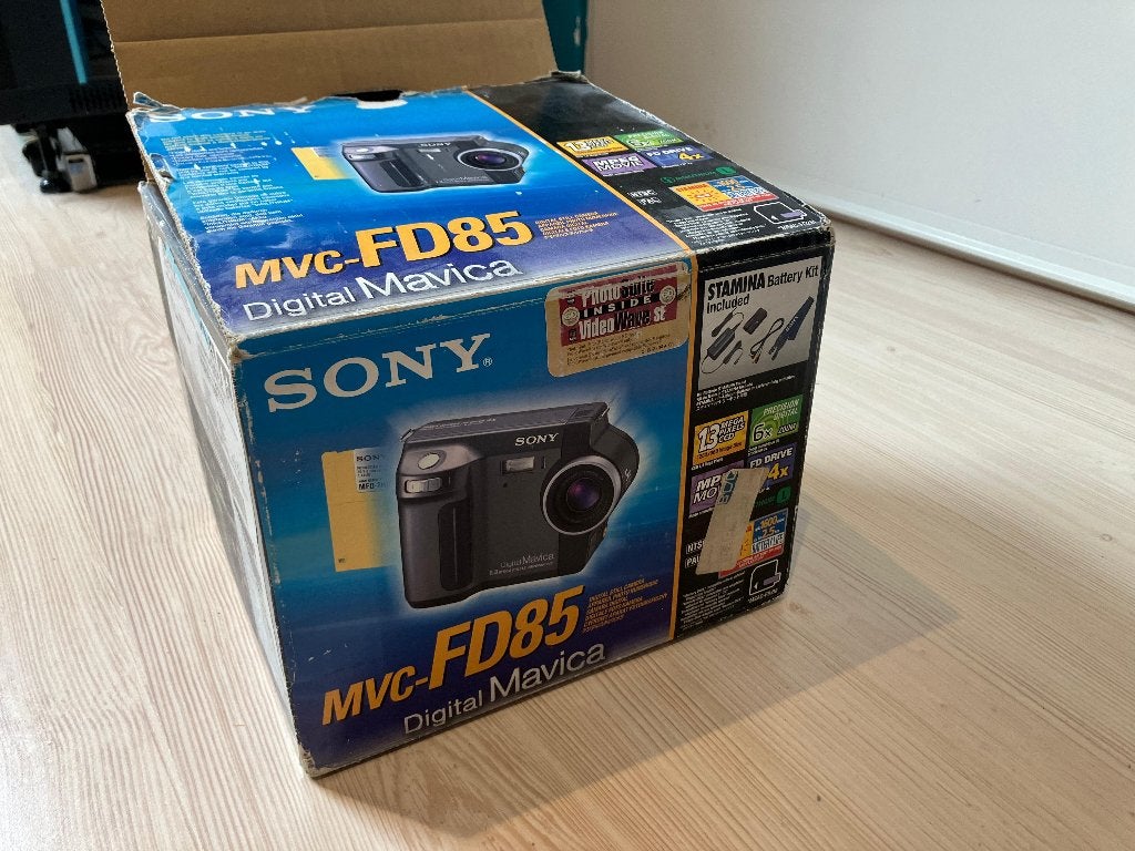 Sony MVC-FD85 Digital Mavica Camera met adapter en beeld, Gebruikt, Compact, Ophalen of Verzenden, Sony