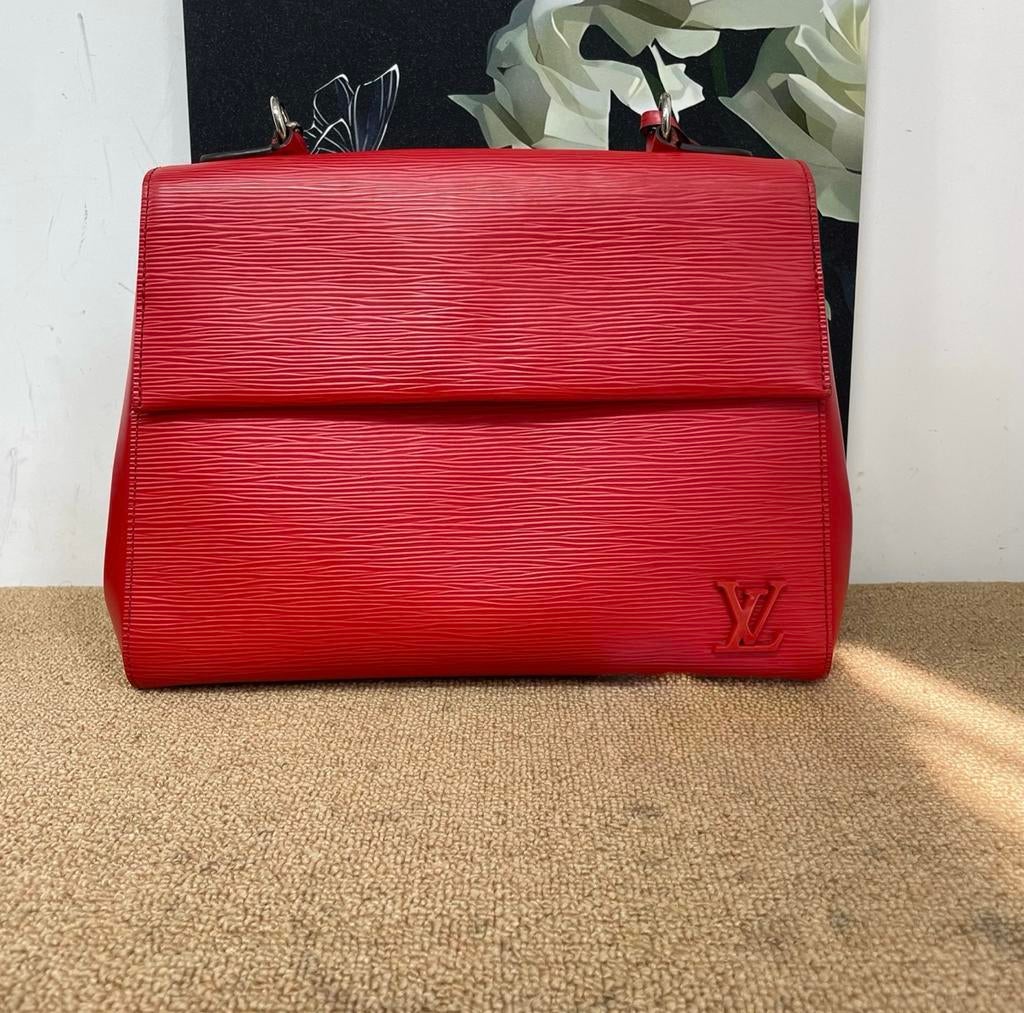 Louis Vuitton Cluny bb Epi Leather, Sieraden, Tassen en Uiterlijk, Tassen | Damestassen, Ophalen of Verzenden, Zo goed als nieuw