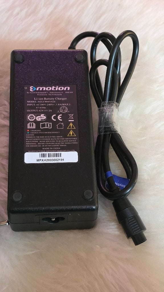 Li-ion Battery Charger, Ophalen, Zo goed als nieuw