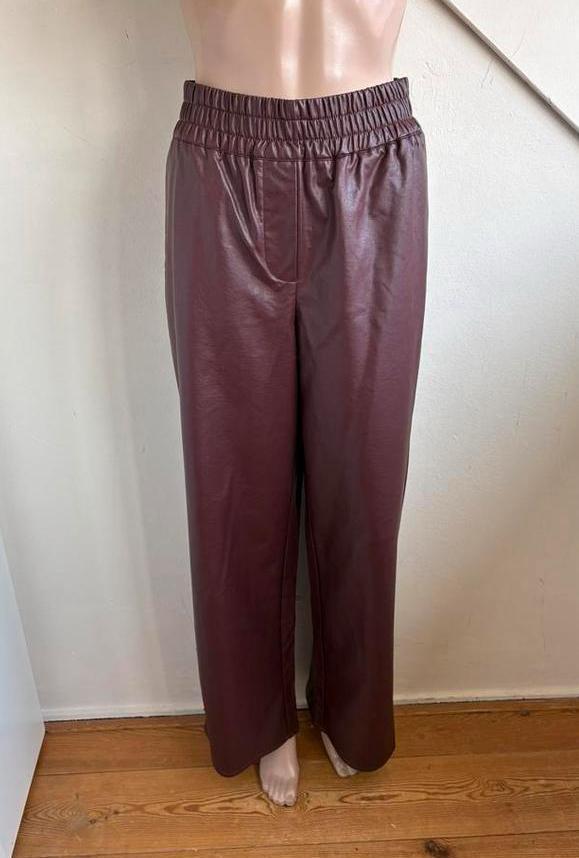 Modstrom pu-leren broek wijde pijpen maat M bordeauxrood, Maat 38/40 (M), Ophalen of Verzenden, Zo goed als nieuw, Lang