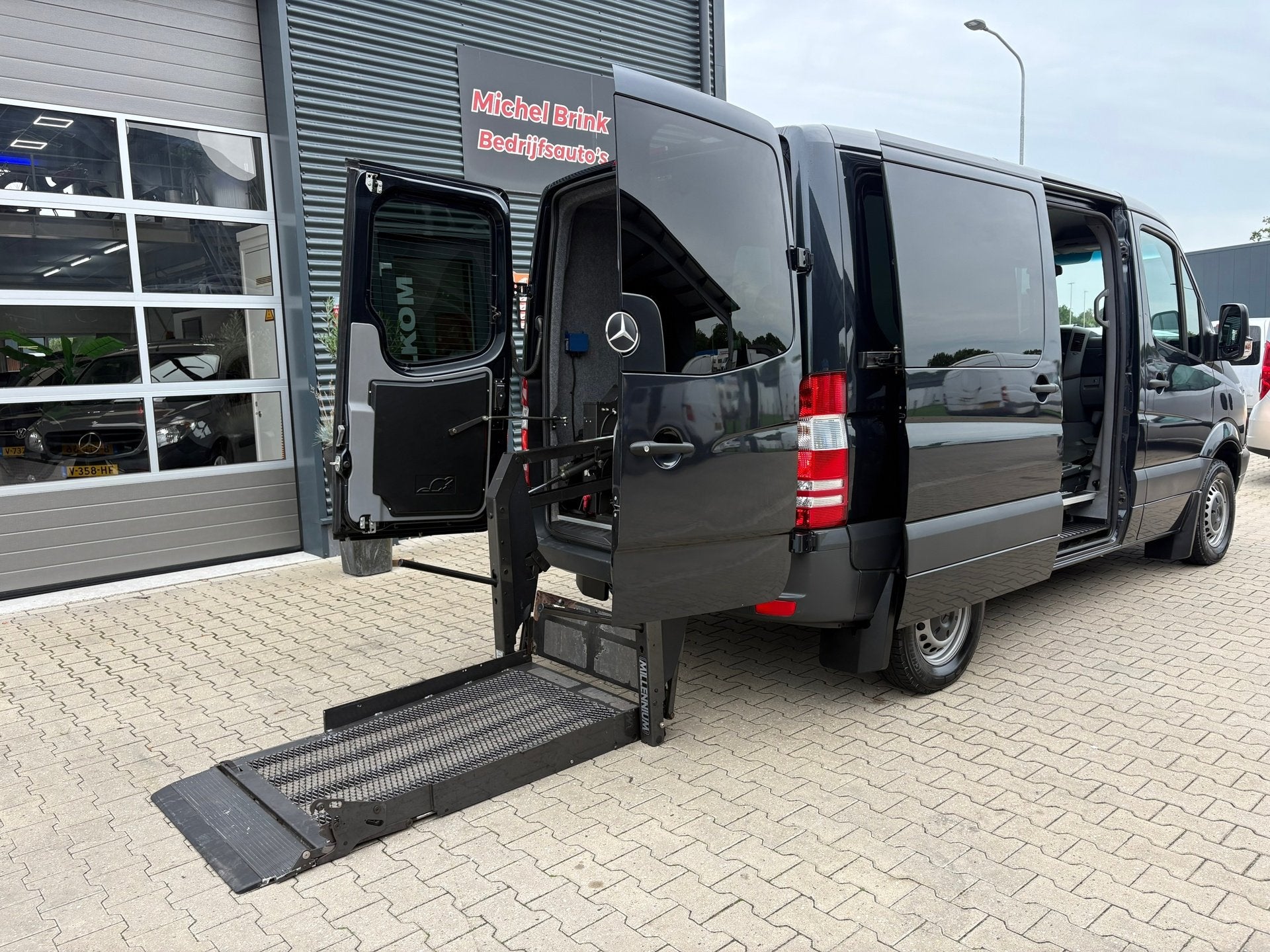 Mercedes-Benz Sprinter 219 3.0 CDI 325 Invalide Rolstoel Ver, Automaat, Gebruikt, Zwart, 190 pk