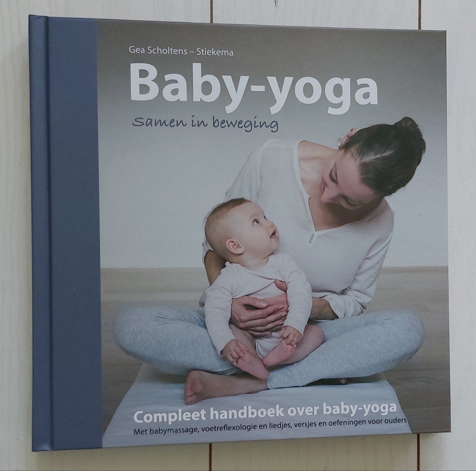Baby-yoga: Samen in beweging - Gea Scholtens-Stiekema, Boeken, Ophalen of Verzenden, Zo goed als nieuw, Opvoeding tot 6 jaar, Gea Scholtens-Stiekema