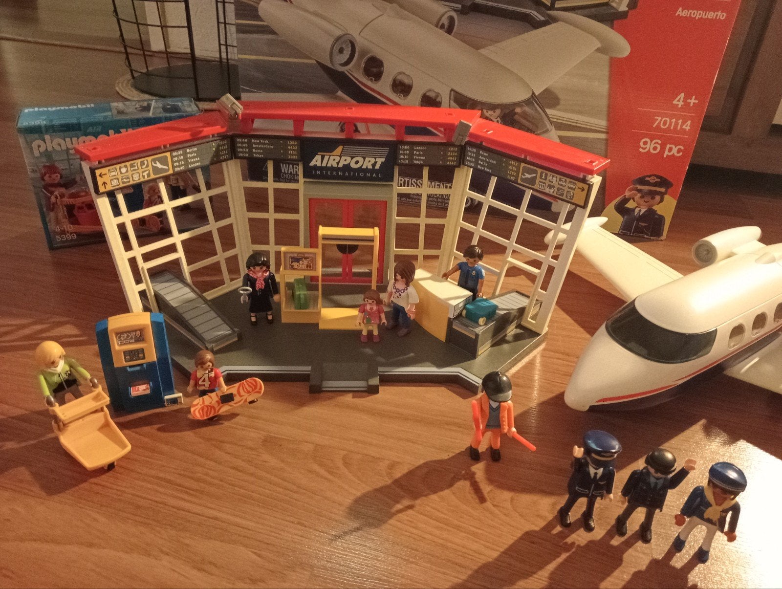 Playmobil 70114 airport/vliegveld met extra set 5399, Kinderen en Baby's, Speelgoed | Playmobil, Ophalen of Verzenden, Zo goed als nieuw