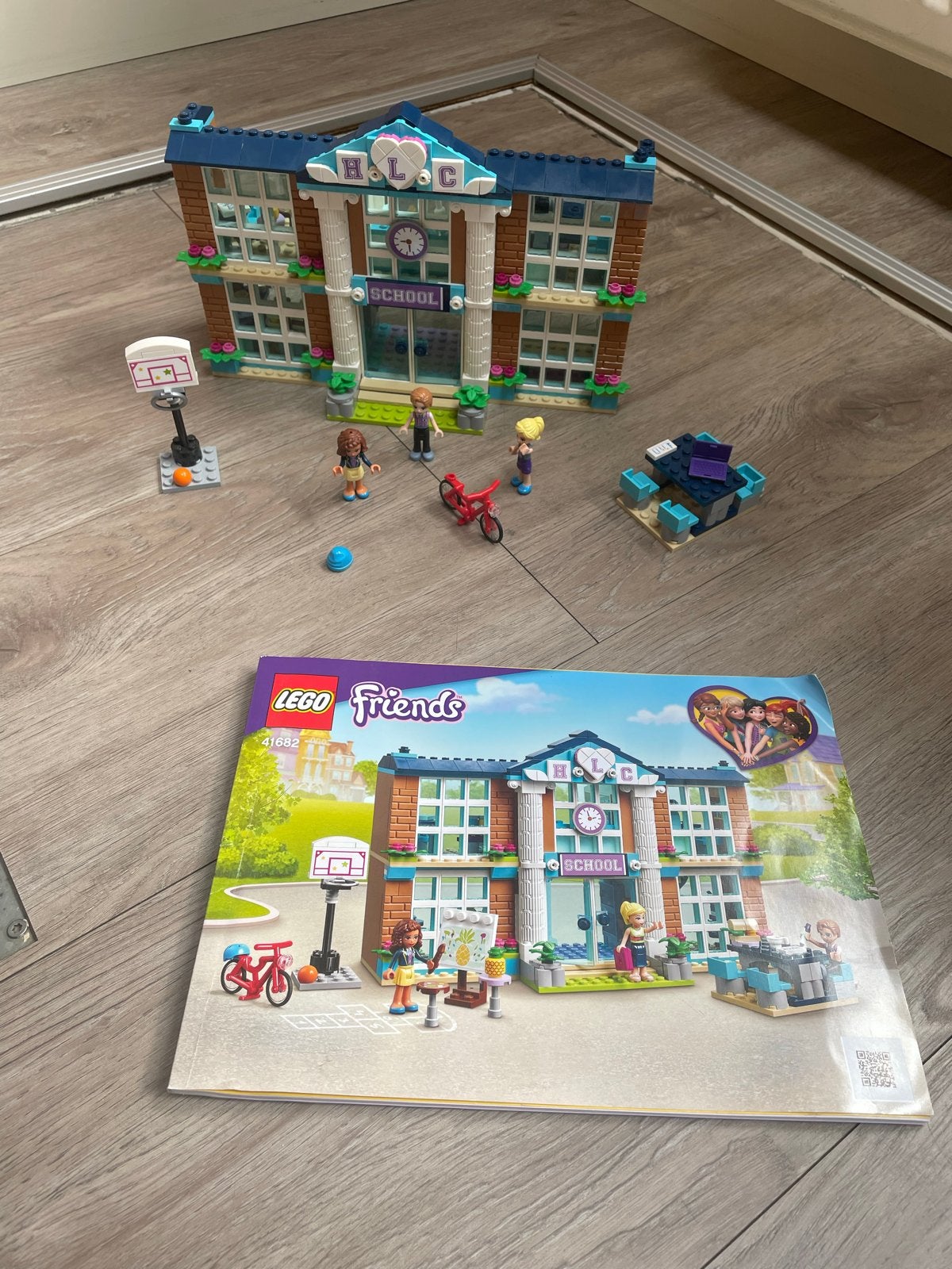 LEGO Friends Heartlake City School (41682), Ophalen of Verzenden, Zo goed als nieuw