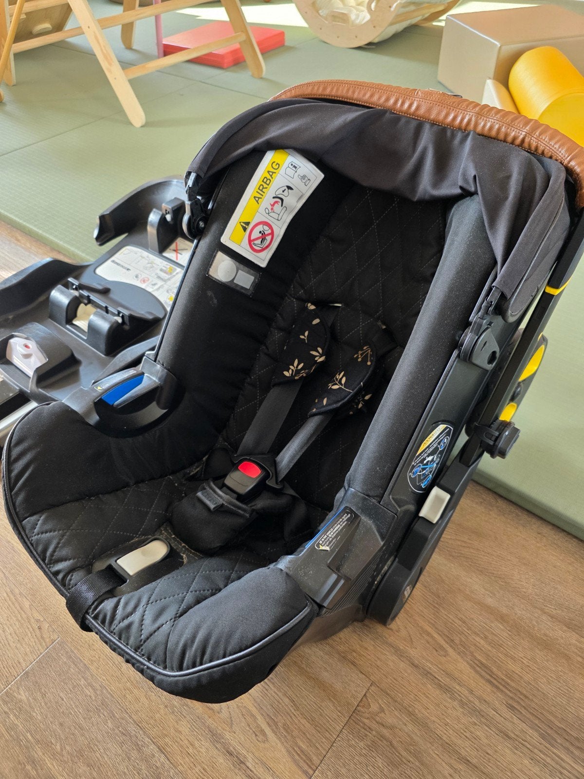 Doona+ autostoel ZONDER Isofix, met regenhoes, muskietennet, Zo goed als nieuw, Isofix, 0 t/m 13 kg, Ophalen