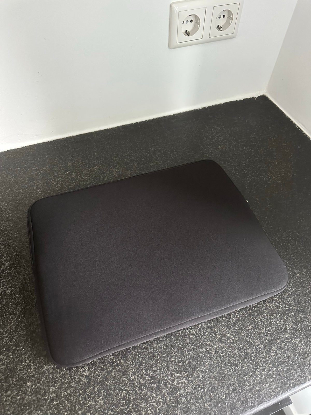 Nieuwe laptophoes - Zwart, universeel, Computers en Software, Ophalen of Verzenden, 15 inch, Nieuw