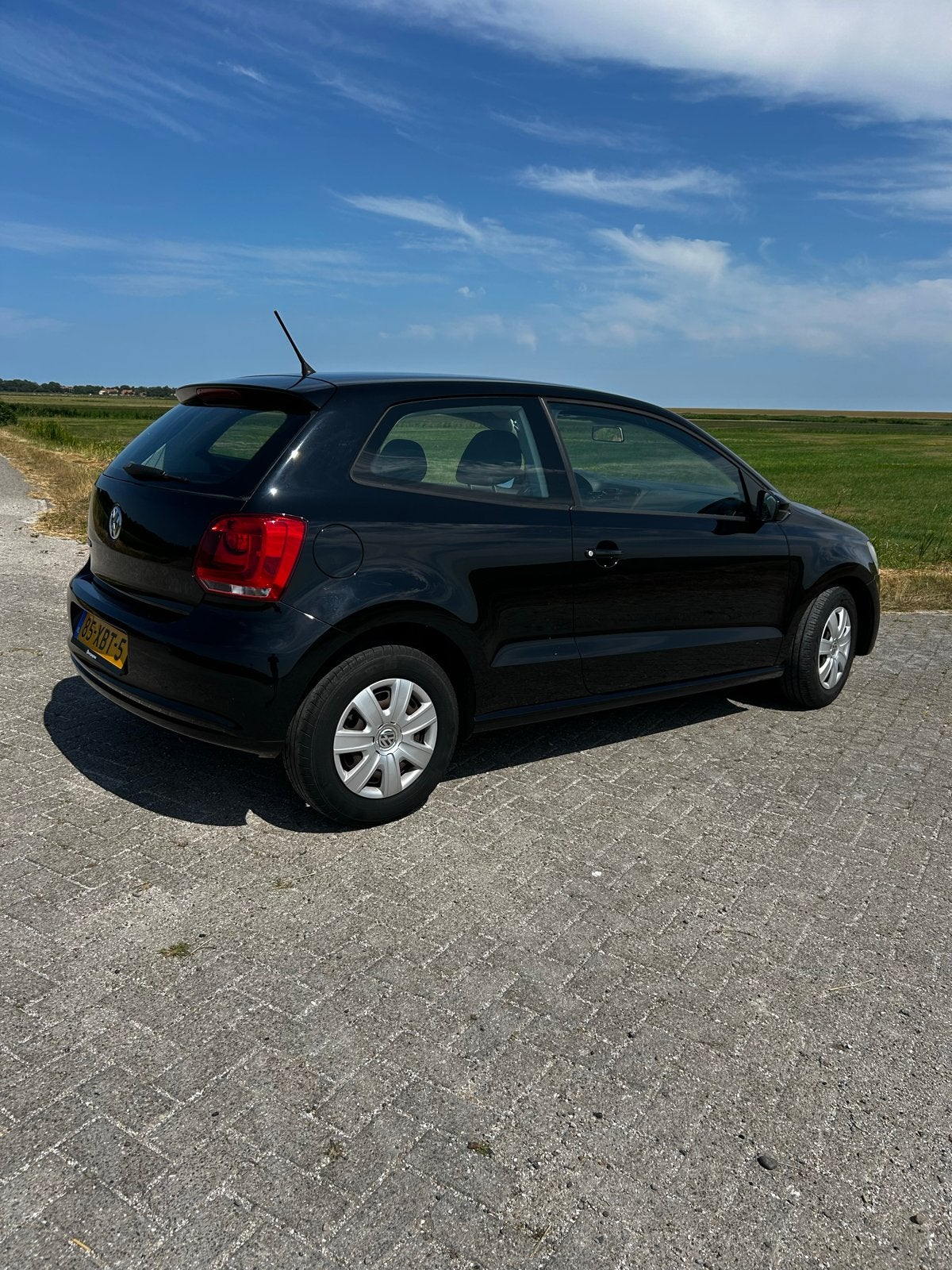 Volkswagen Polo easy line 1.2 44KW 3d 2012 Zwart CarPlay, Auto's, Voorwielaandrijving, 967 kg, 40 €/maand, Zwart