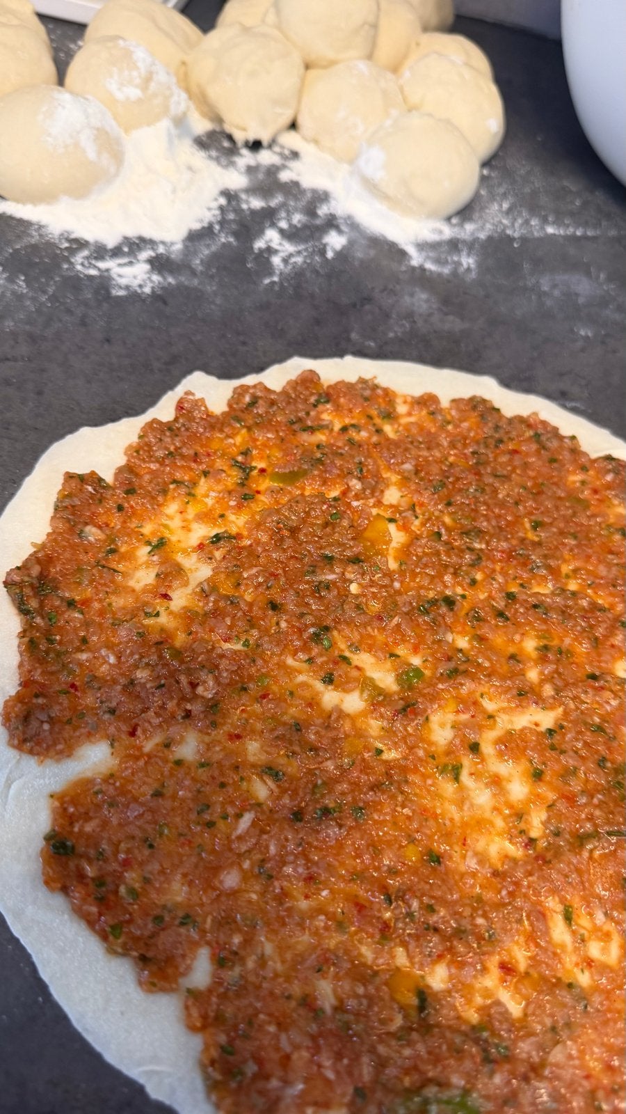 50 jaar ervaring: ambachtelijke Lahmacun / Turkse pizza, Ophalen