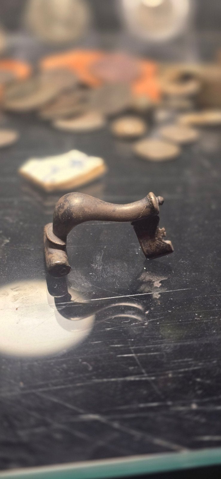 Zilveren Romeinse Knie Fibula met gravering zeer zeldzaam!!, Ophalen of Verzenden