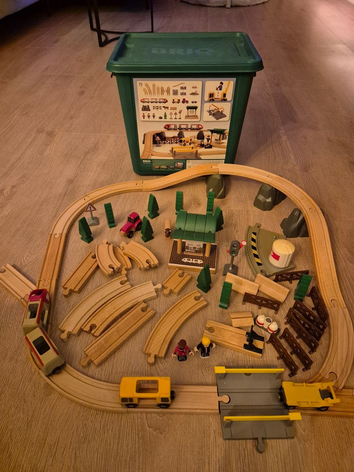 Brio Treinset met opbergbox - Complete set, Ophalen of Verzenden, Zo goed als nieuw, Rij- of Hobbelspeelgoed
