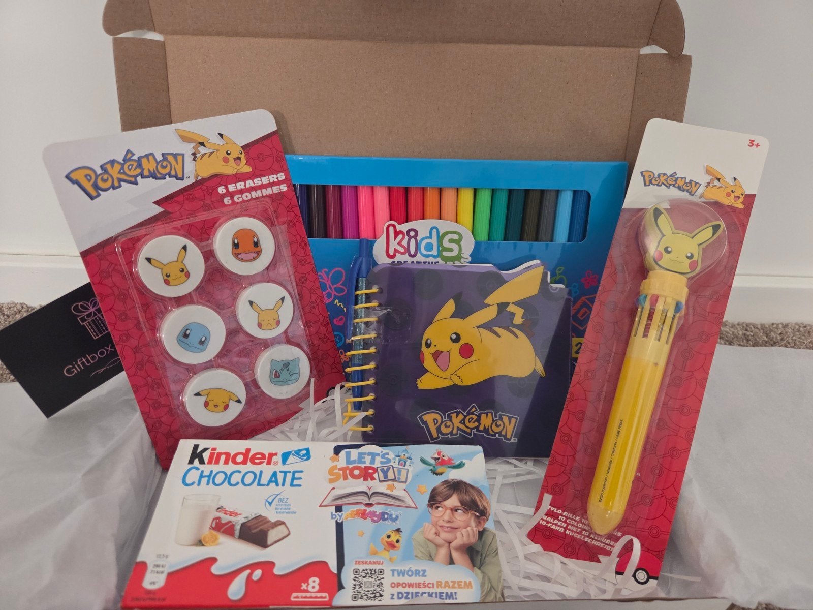 Pokémon Giftbox met diverse artikelen en lekkernijen, Kinderen en Baby's, Speelgoed | Actiefiguren, Ophalen of Verzenden, Nieuw