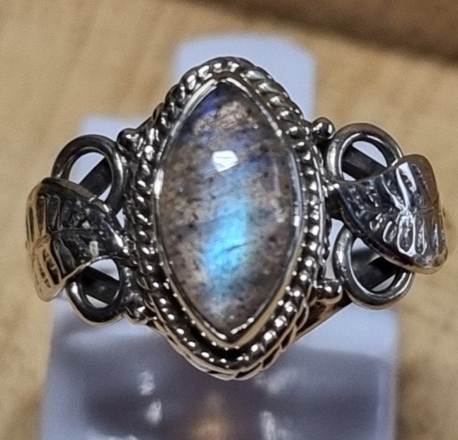 Echt zilveren ring met Labradoriet maat 19.5 mm, 19 tot 20, Nieuw, Ophalen of Verzenden, Dame