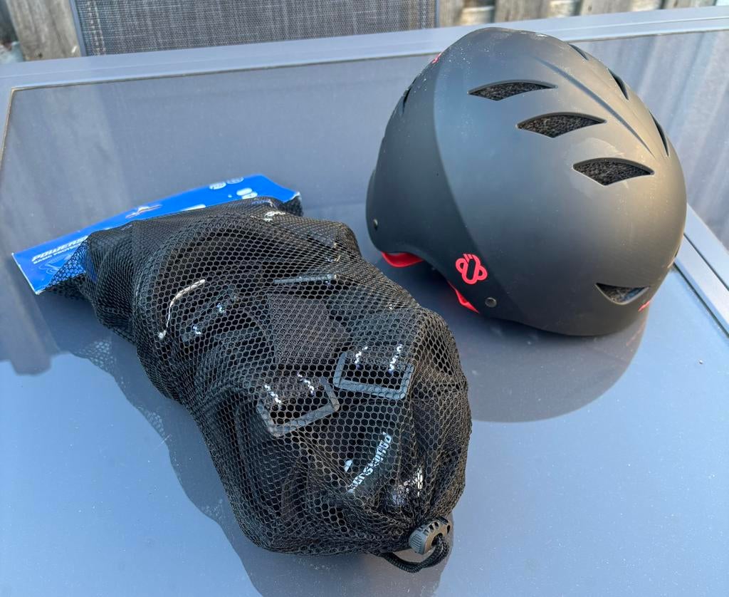 Helm+bescherming, Fietsen en Brommers, Fietsaccessoires | Fietshelmen, Ophalen of Verzenden, Zo goed als nieuw, Heer of Dame