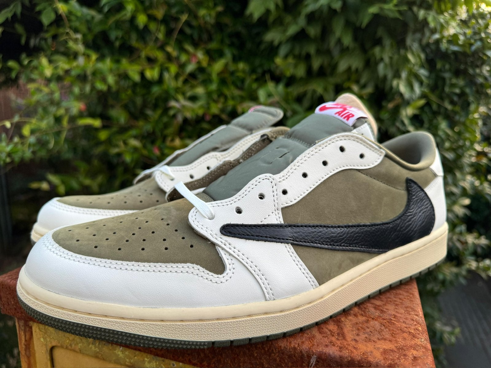 Nike Jordan 1 Retro Low OG SP “Medium Olive”, Overige kleuren, Nieuw, Ophalen of Verzenden, Sneakers of Gympen