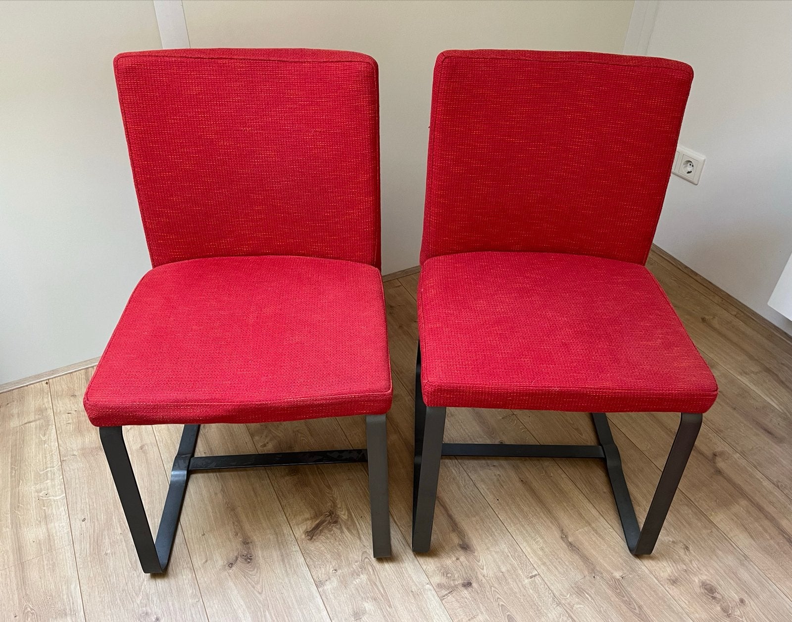 2x IKEA Hampus stoelen rood, Ophalen, Gebruikt, Twee, Stof
