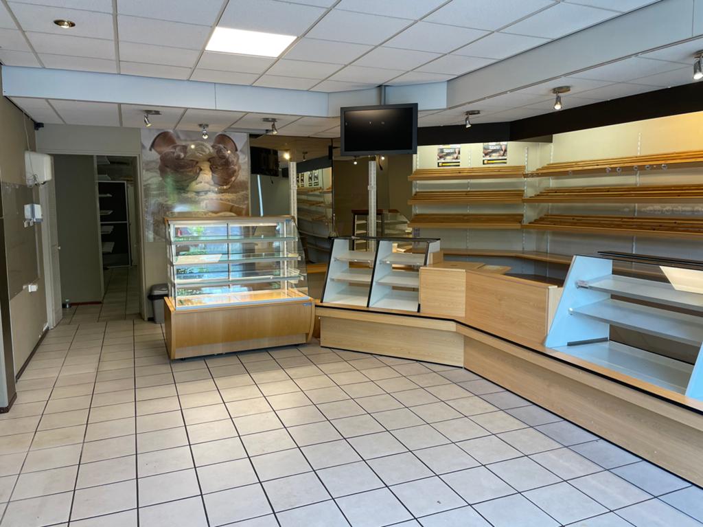 Te koop: inrichting bakkerswinkel, Ophalen