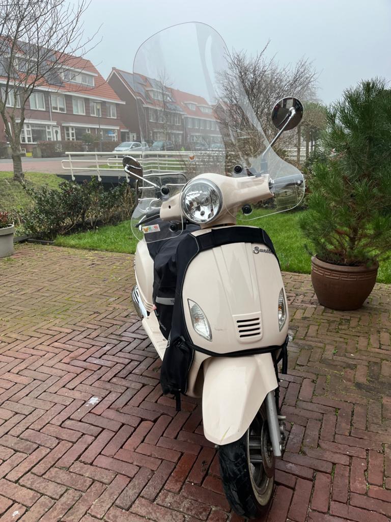 Santini Capri Scooter - 45km/h - met beenkleed en windscherm, Ophalen, Gebruikt, Maximaal 45 km/u, Benzine