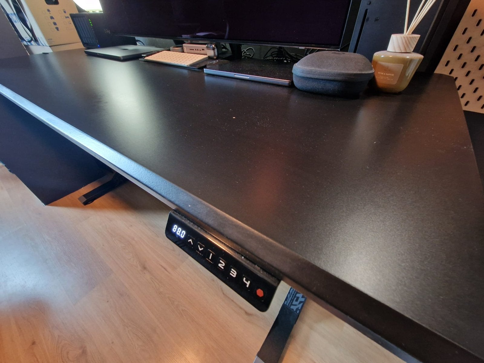 IKEA UPPSPEL electric height-adjustable desk – black, Ophalen, Gebruikt
