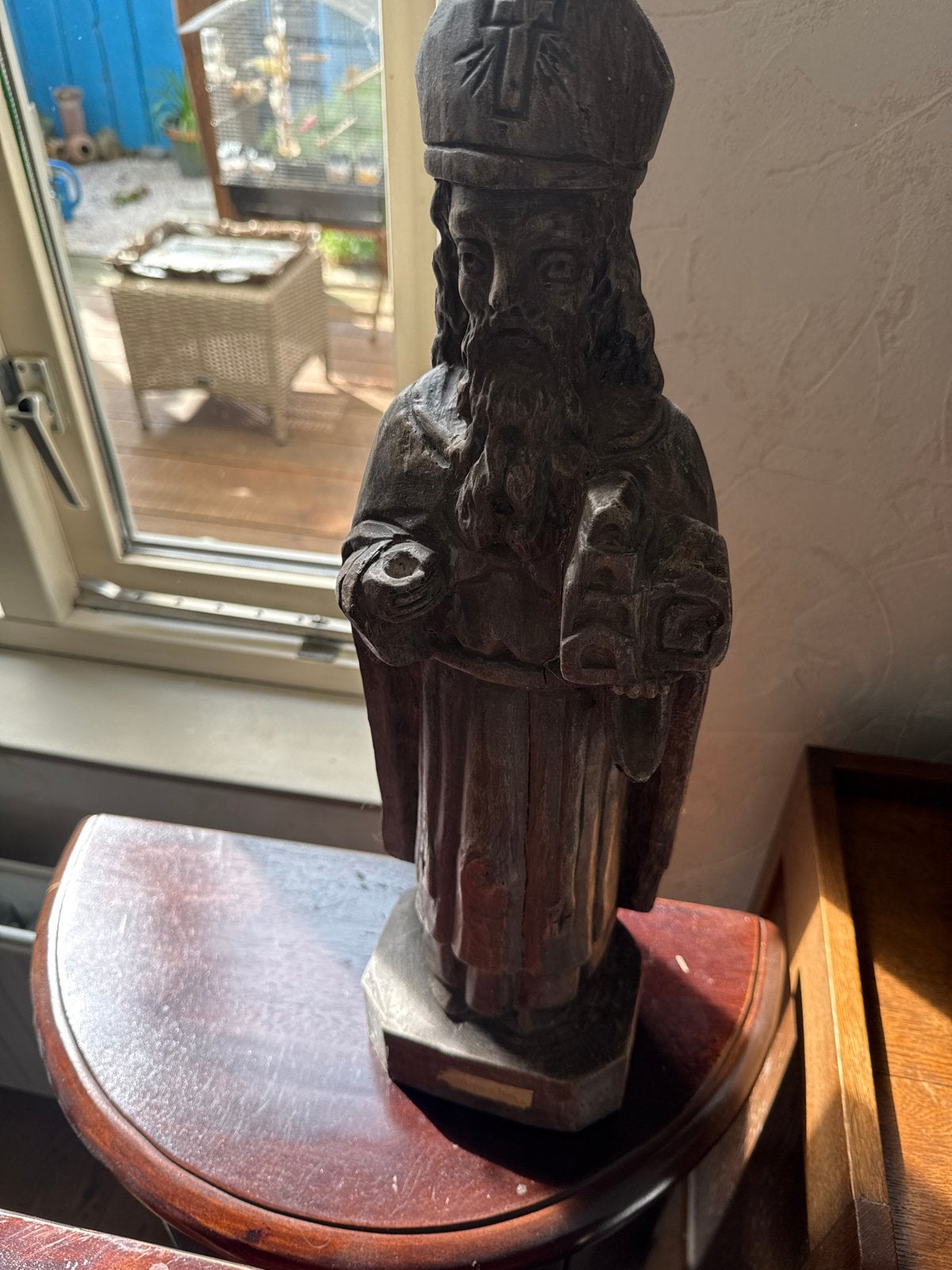 Houten beeld van Sint Nicolaas, Ophalen of Verzenden, Handgemaakt, 20 - 50 cm, Beeld