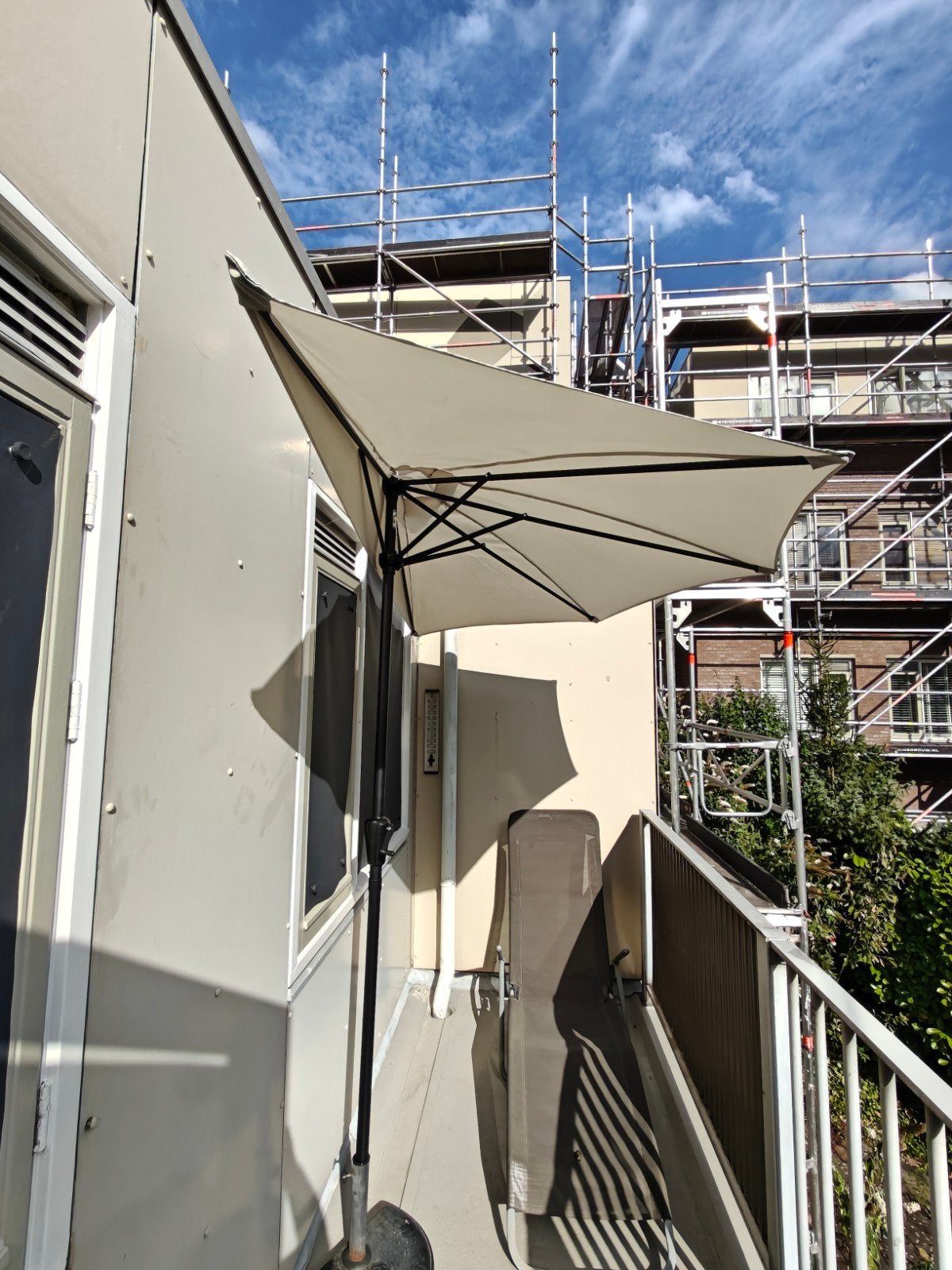Parasol met lichte beschadiging aan de voet, Ophalen, 1 tot 2 meter, Stokparasol, Verstelbaar