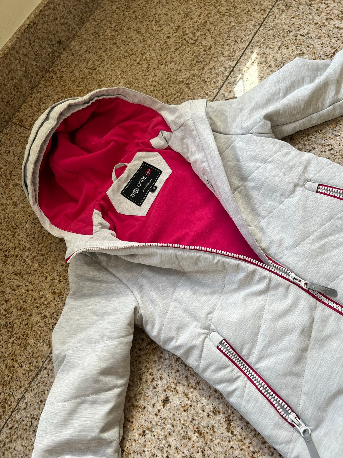 Trollkids winterjas grijs met roze voering, Ophalen of Verzenden, Zo goed als nieuw, Maat 36 (S), Grijs