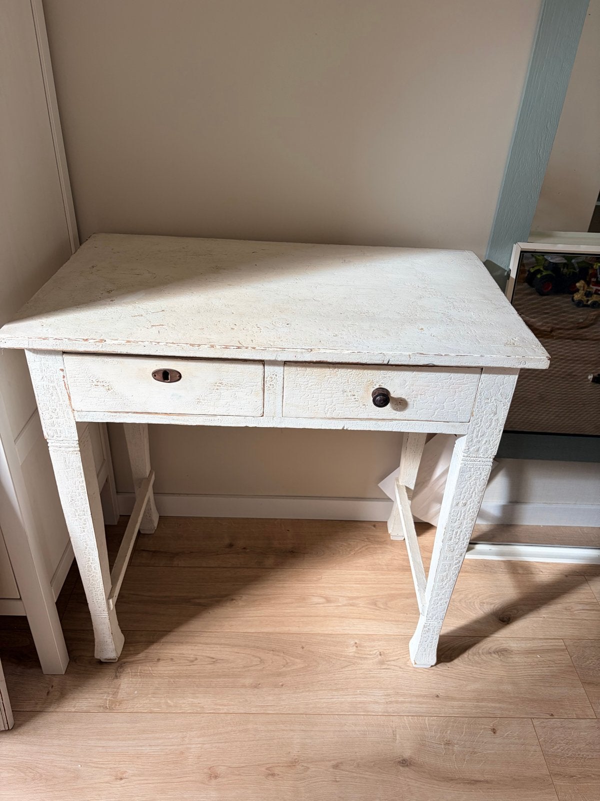 Vintage wit bureau met twee lades en bijpassende spiegel, Ophalen