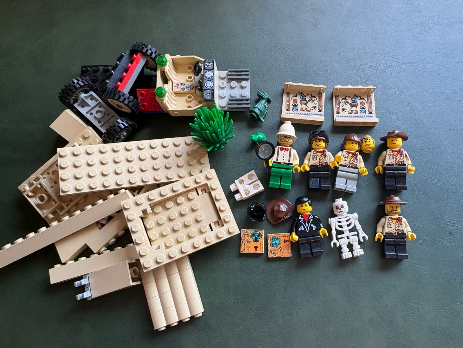 Partij lego onderdelen poppetjes, Lego, Lego, Ophalen of Verzenden, Zo goed als nieuw
