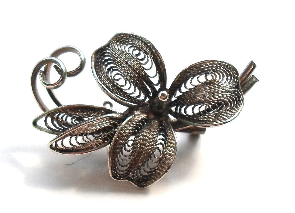 Oude Broche. Filigrain in de vorm van een bloem., Overige materialen, 4 tot 7 cm, Ophalen of Verzenden, Zo goed als nieuw