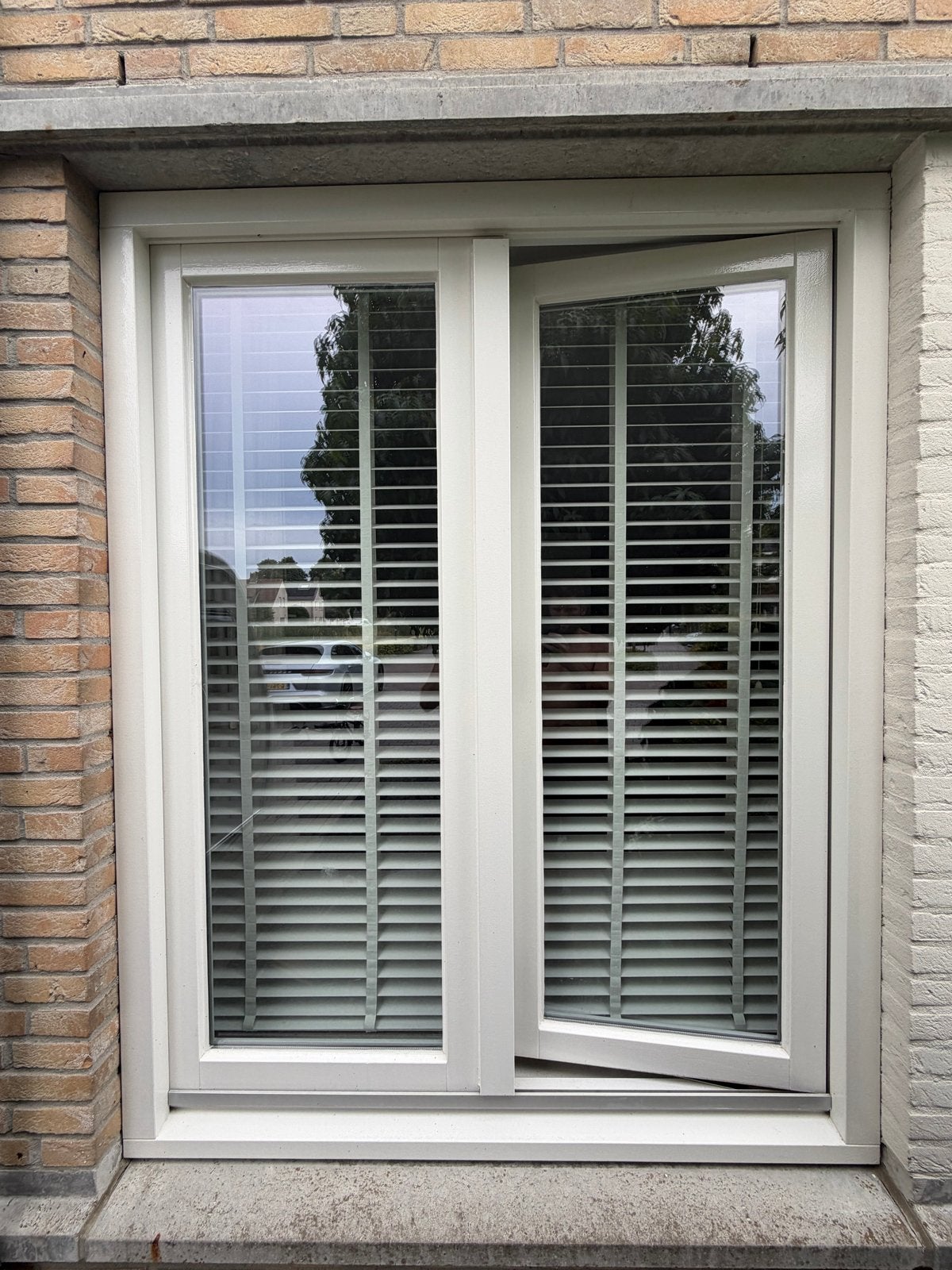 Hardhouten Kozijn met Buva sloten en dubbel glas, Ophalen, Gevelraam of Ruit, 160 cm of meer, Zo goed als nieuw
