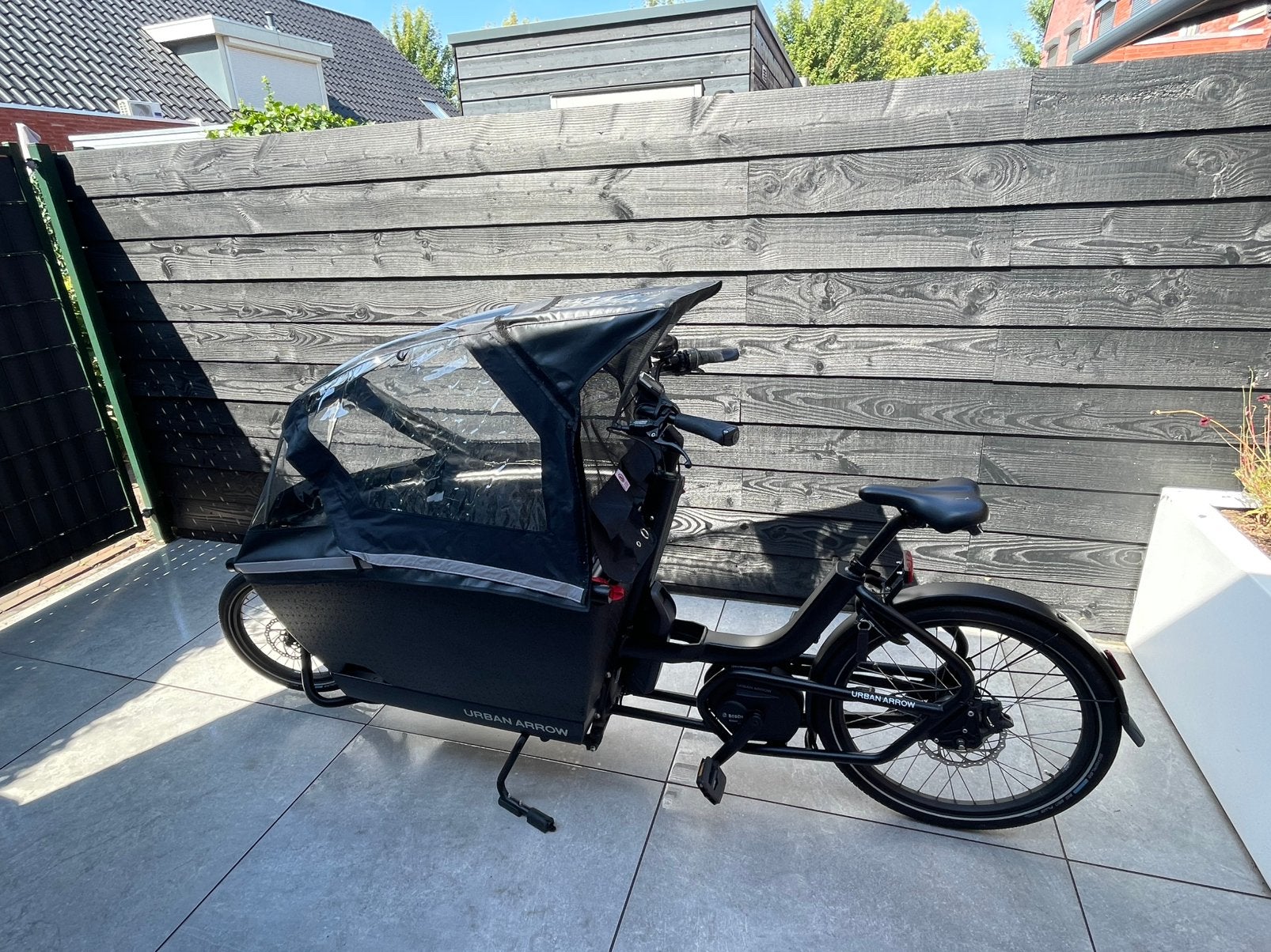 Urban Arrow Bakfiets -  augustus 2023, Fietsen en Brommers, 3 kinderen, Huif, Zo goed als nieuw, Schijfrem