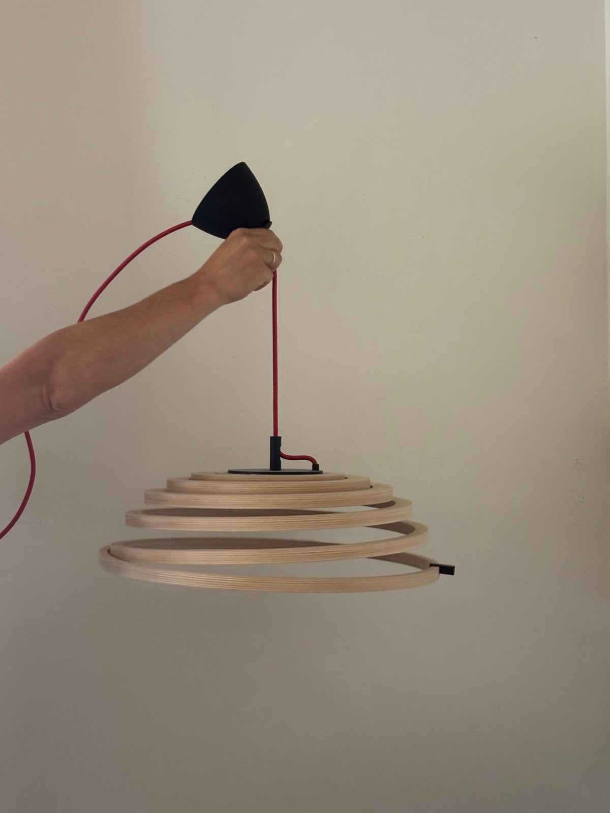 Secto Aspiro 8000 Hanglamp - Hout met Rood Snoer, Ophalen, Zo goed als nieuw, Hout, Overige fittingen