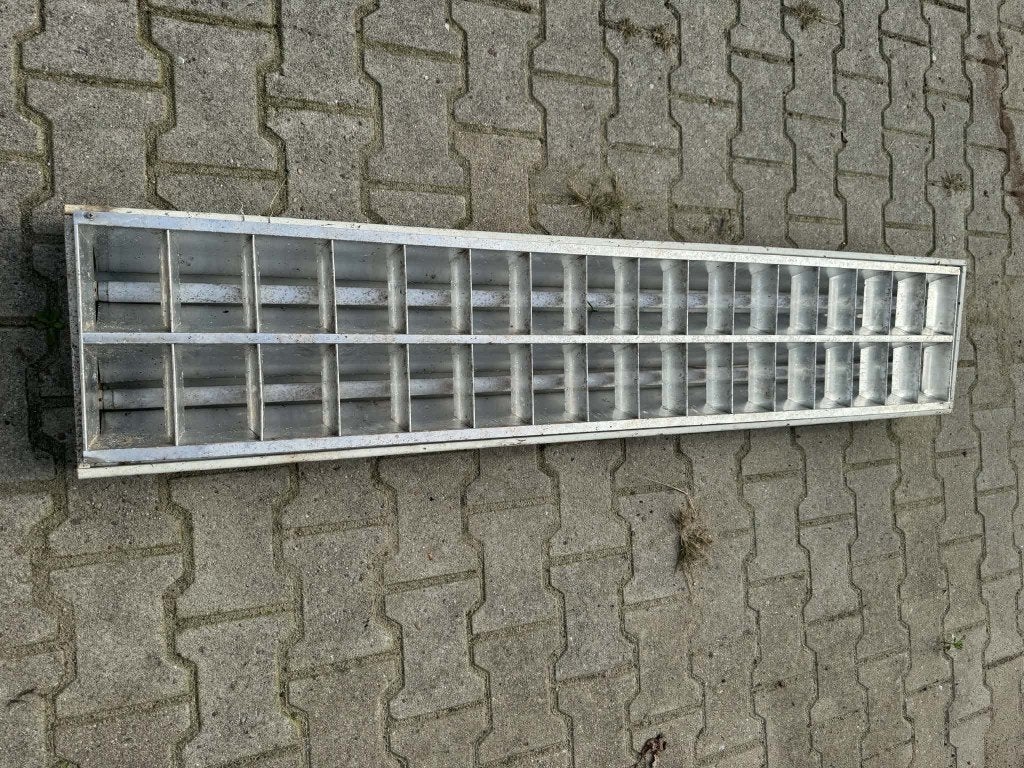 Lichtbak, Ophalen, Gebruikt, 50 tot 200 watt, Lamp met armatuur