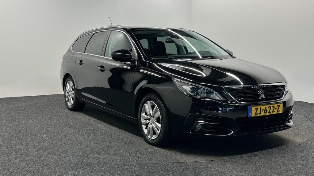 Peugeot 308 SW 1.2 PureTech Allure PANO TREKHAAK NAVI CARPLA, Voorwielaandrijving, Gebruikt, 1199 cc, Leder en Stof