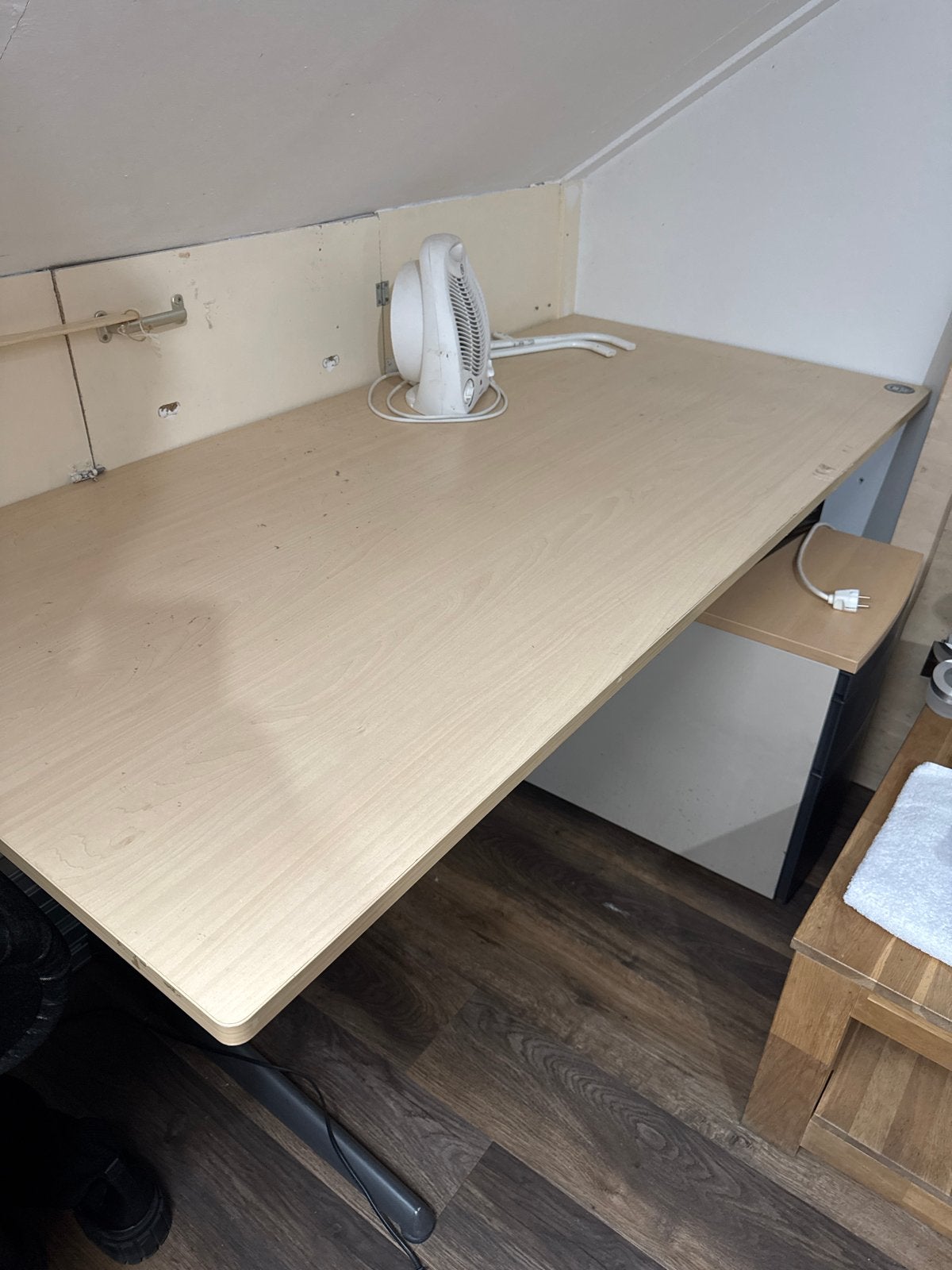 Gebruikt Zit-sta bureau - Elektrisch verstelbaar, Huis en Inrichting, Bureaus, Ophalen, Zit-sta bureau, Elektrisch, Gebruikt