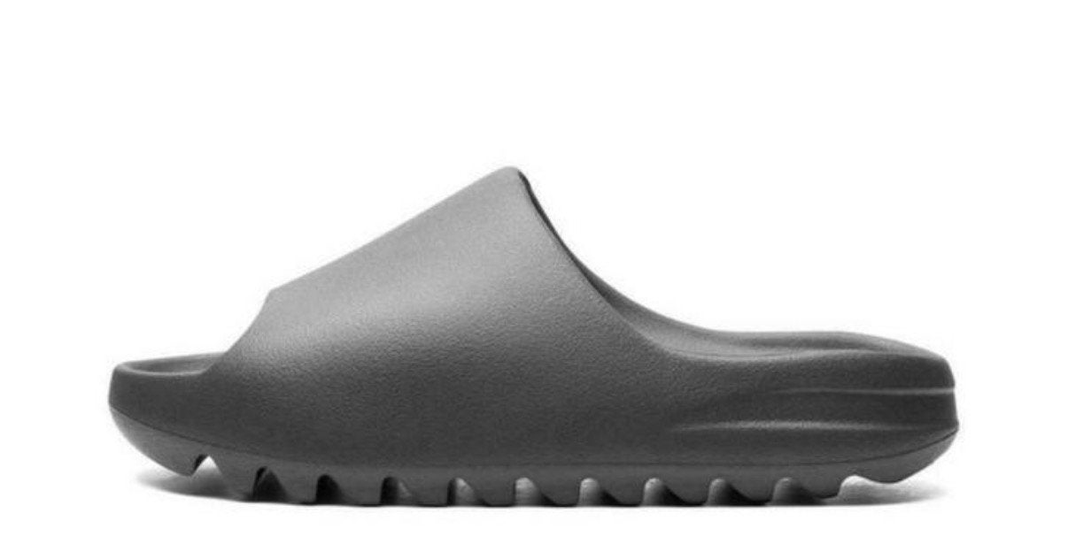 Yeezy Slide Onyx Maat 44 1/2, Kleding | Heren, Schoenen, Slippers, Zwart, Nieuw, Ophalen of Verzenden