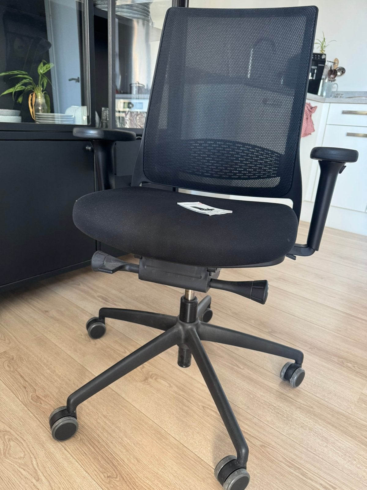 Gispen Zinn Smart bureaustoel | 2 jaar oud | Ergonomisch, Ophalen, Zwart, Zo goed als nieuw, Bureaustoel