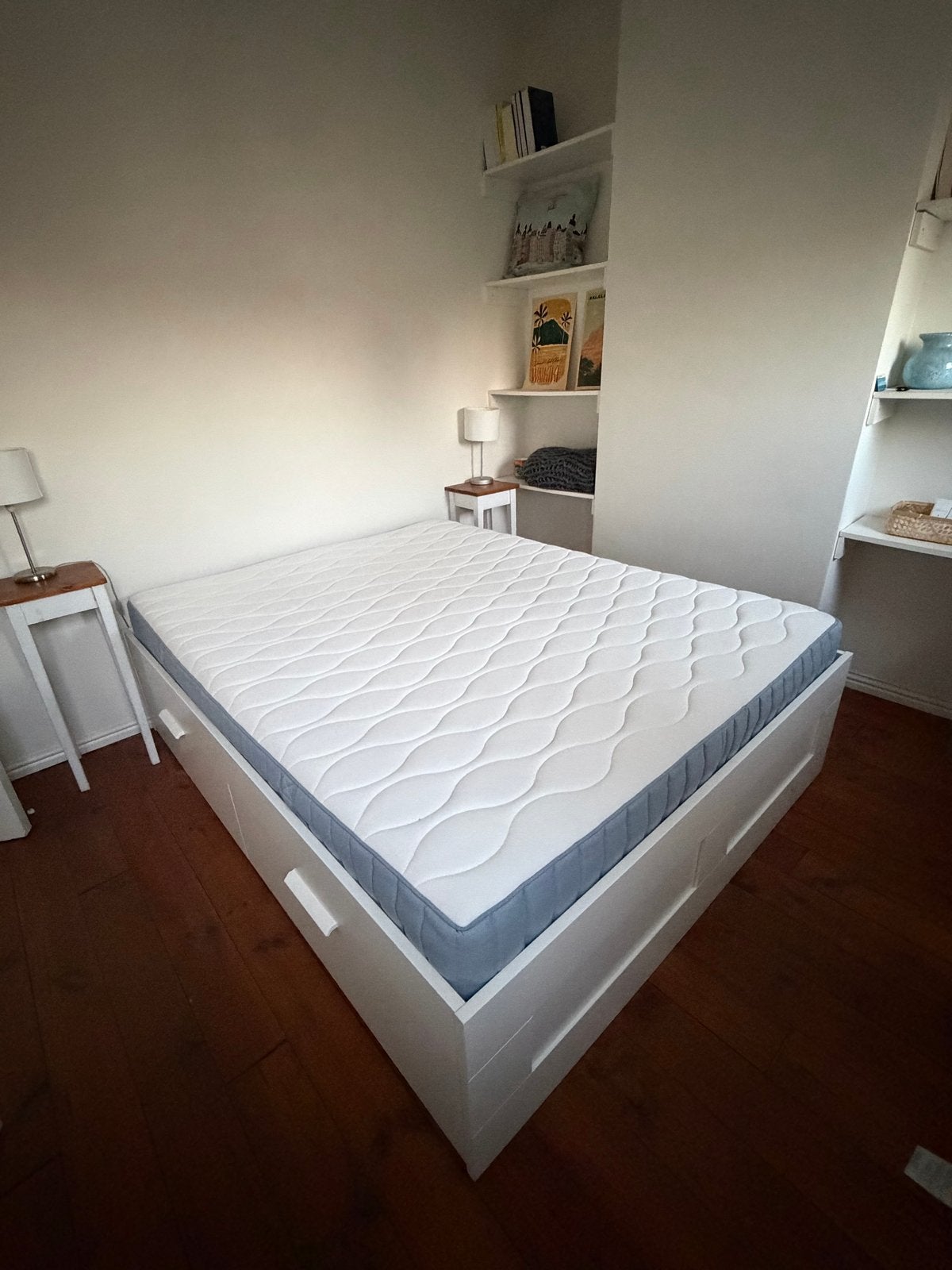 IKEA MALM bedframe met lades en VÅGSTRANDA matras, Ophalen, Wit, Tweepersoons, Zo goed als nieuw