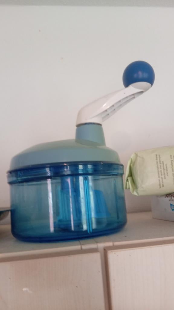 Handmatige groentemaler/hakker - Blauw, Minder dan 1 liter, Ophalen of Verzenden, Gebruikt, 1 snelheid