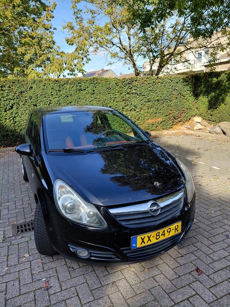 Opel Corsa 1.2 16V 3D 2008 Zwart "The Black Stallion", Auto's, Voorwielaandrijving, 40 €/maand, Zwart, 1229 cc