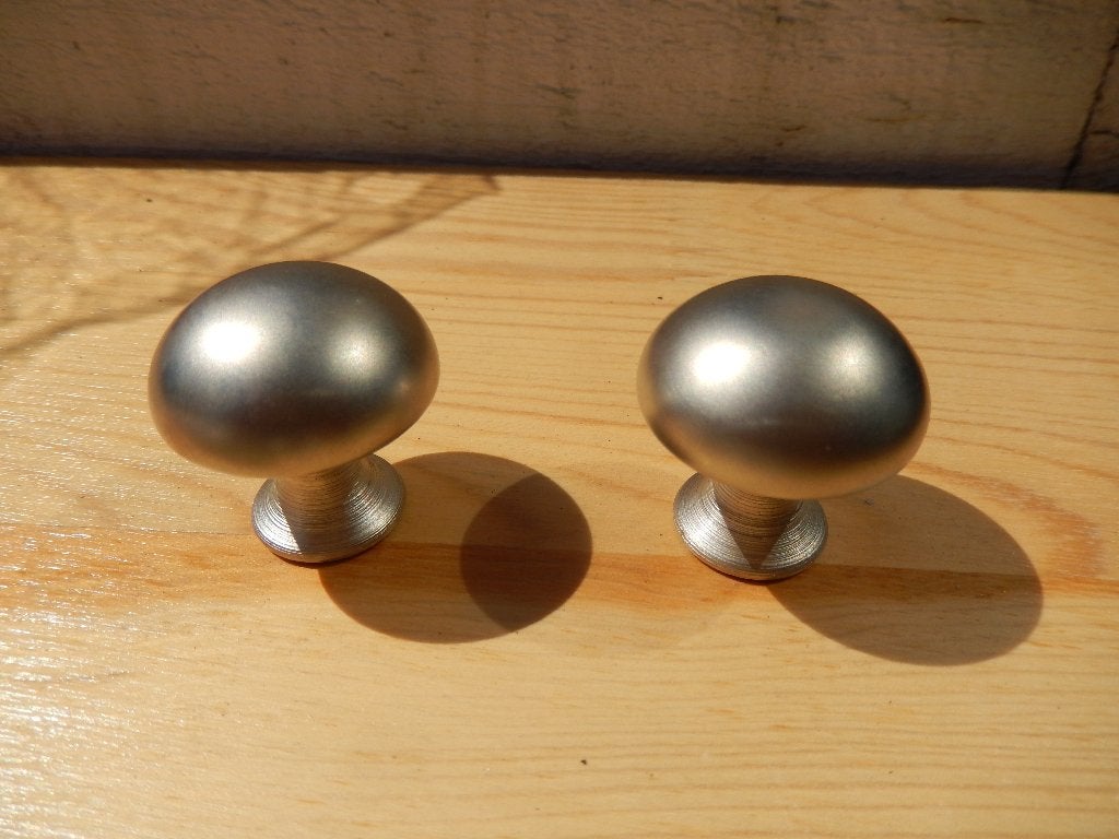 Set van 4 moderne meubelknopjes / kastknoppen mat chroom, Ophalen of Verzenden, Nieuw, Chroom, Klink of Kruk